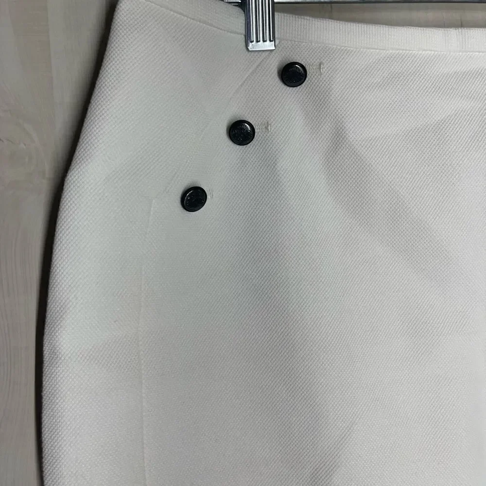 White House Black Market white textured mini skirt dark‎ metal buttons, size 12